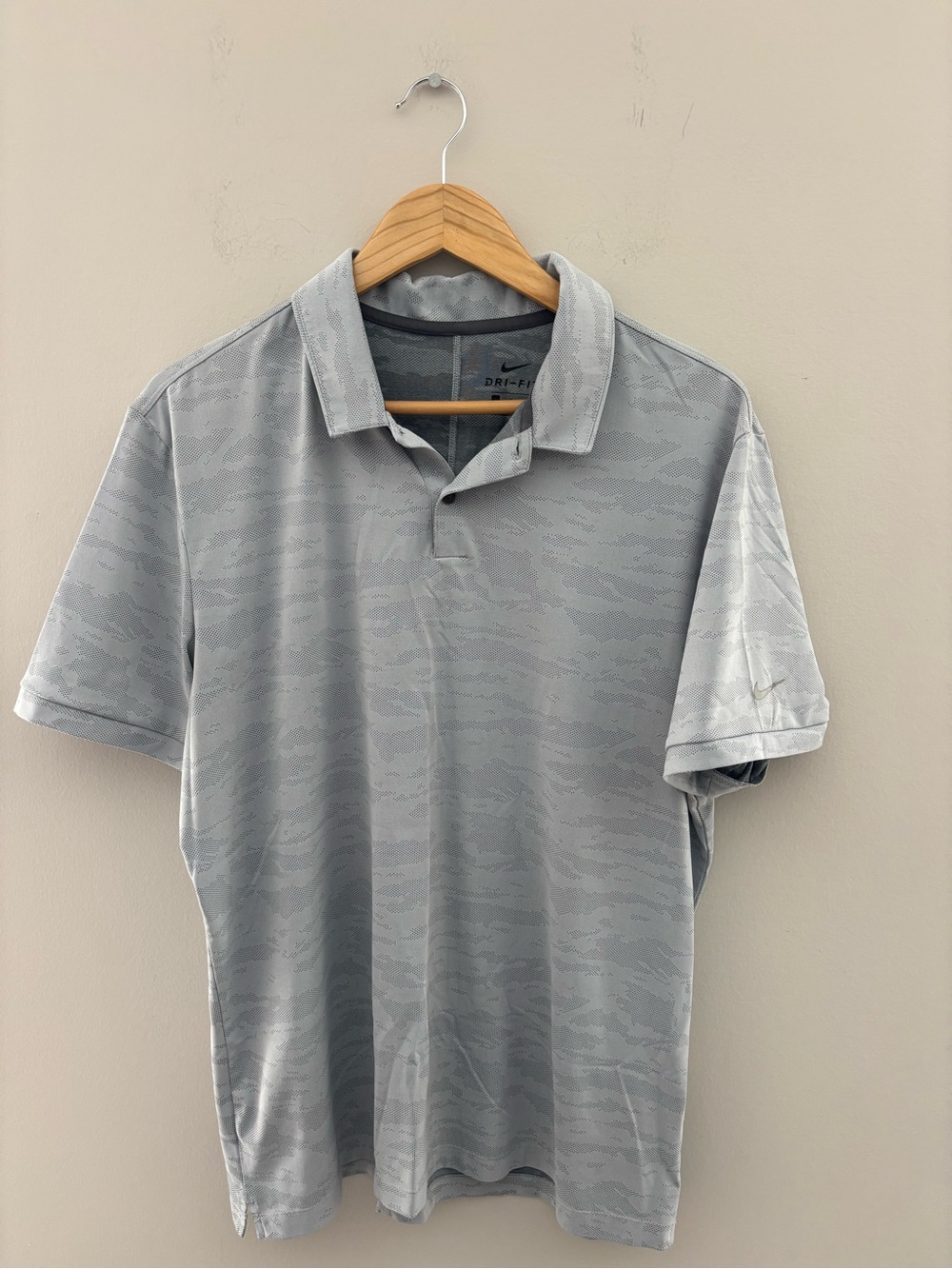 Nike Men's Light Gray Camo Polo Shirt Dri-FIT Performance Golf Polo